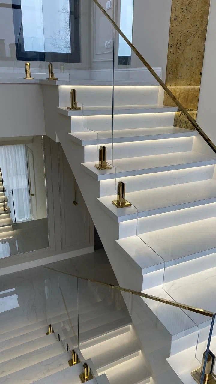 НА МИНИ-СТОЙКАХ